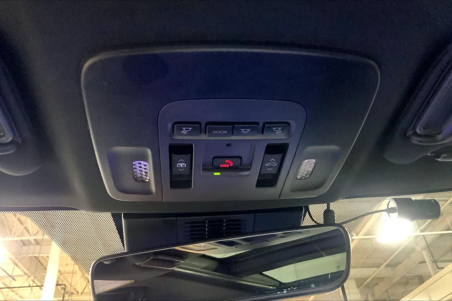 Used 2025 Wind Chill Pearl Toyota XSE image 34