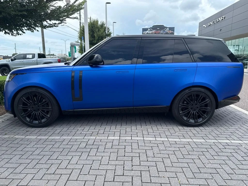 Used 2026 Velocity Blue SV Bespoke Ultra Metallic Satin Land Rover SE image 3