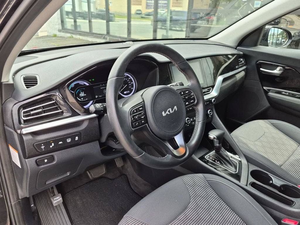 Used 2022 Black Kia LXS image 11