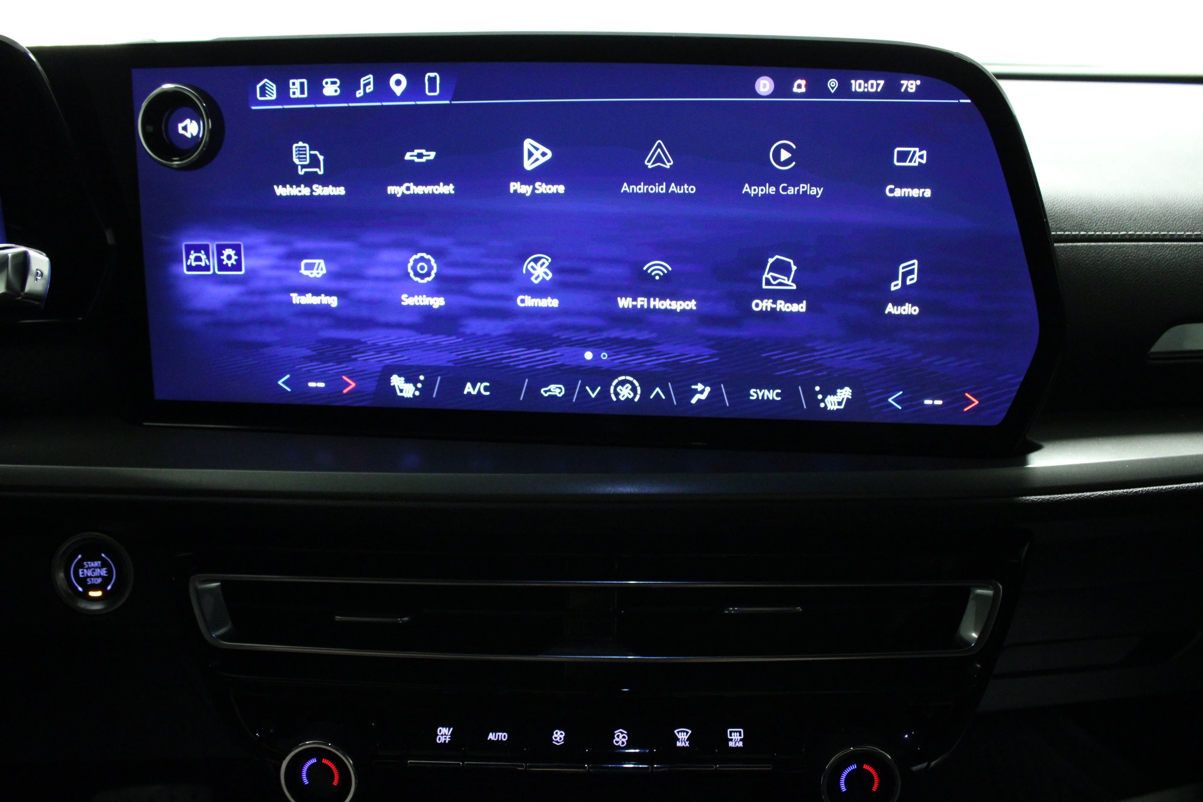 Used 2025 Summit White Chevrolet LT image 23
