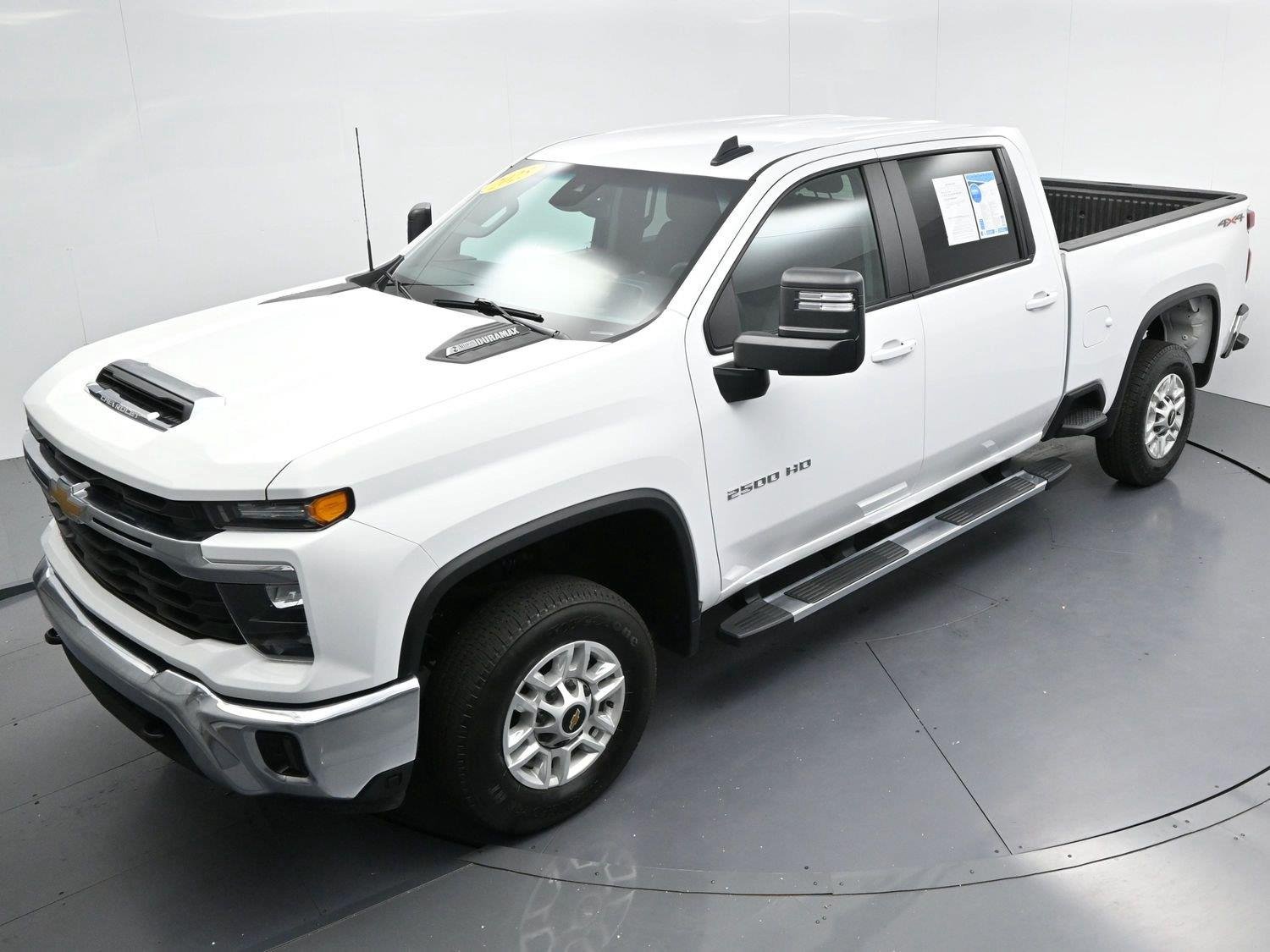 Used 2025 Summit White Chevrolet LT image 40