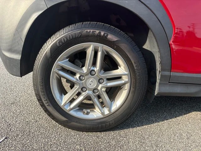 Used 2019 Red Hyundai SE image 9