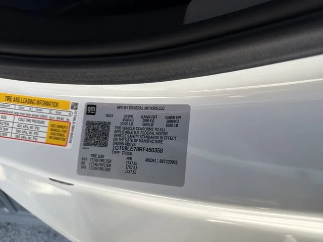 Used 2024 Summit White GMC Pro image 29