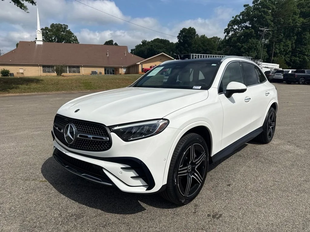 Used 2023 White Mercedes-Benz GLC 300 image 1