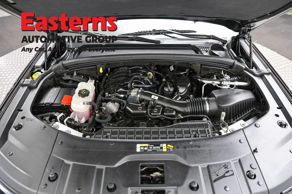 Used 2023 Black Jeep Altitude image 7