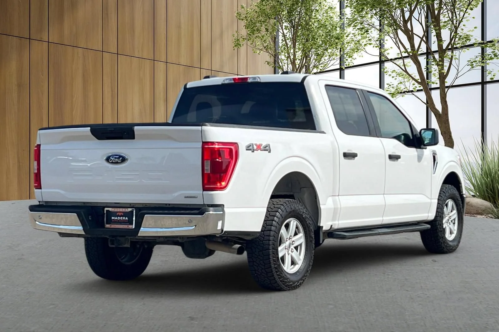 Used 2021 White Ford XL image 4