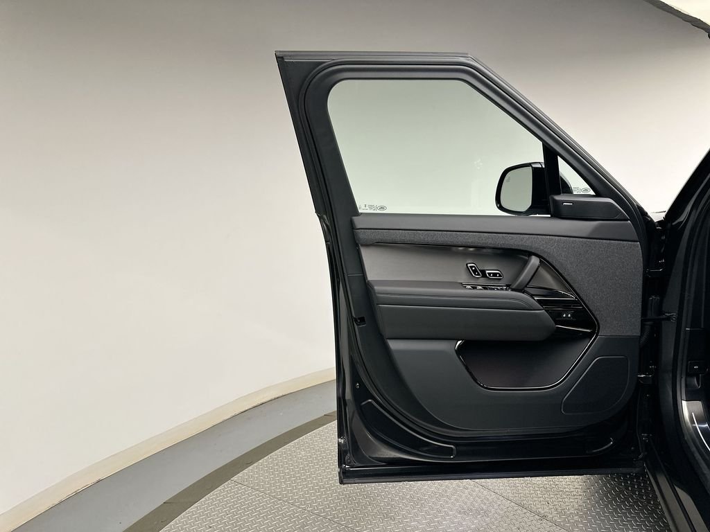 New 2027  Land Rover Dynamic SE image 9