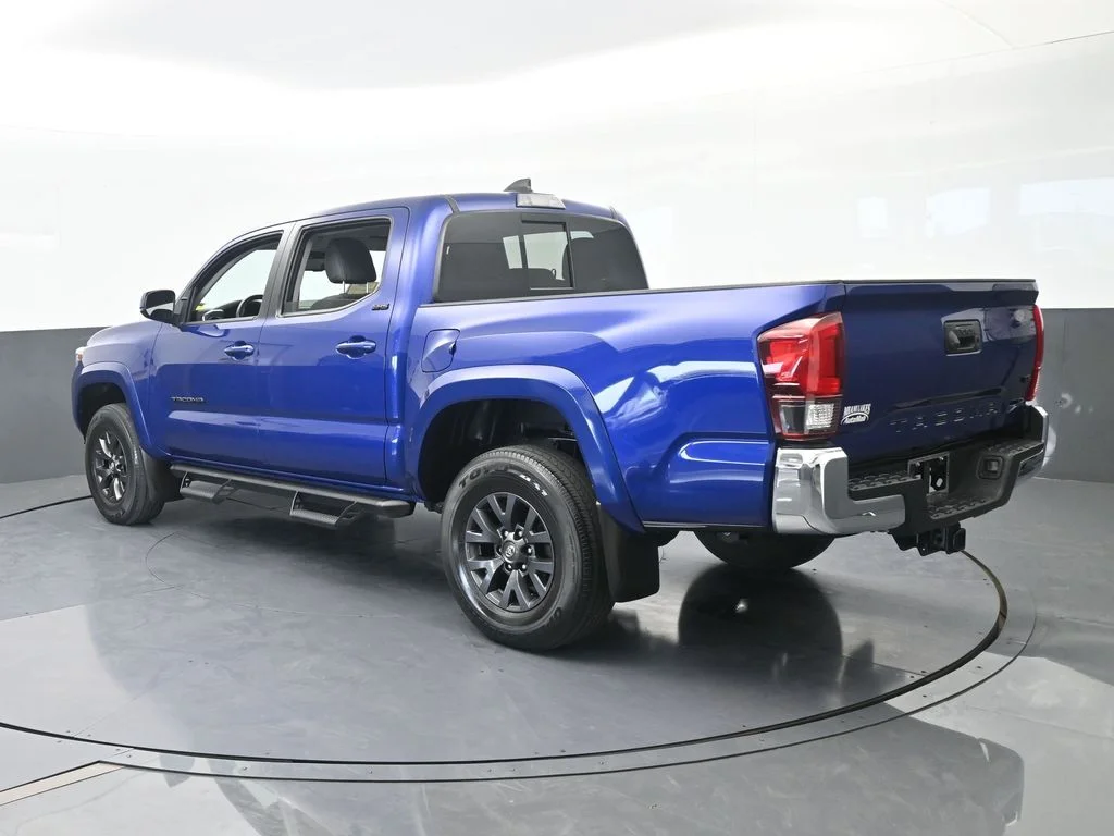 Used 2022 Blue Toyota SR5 image 4