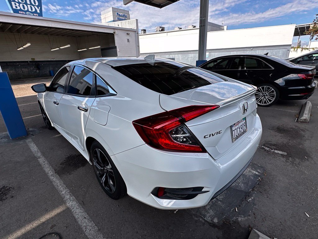 Used 2017 White Orchid Pearl Honda Touring image 23