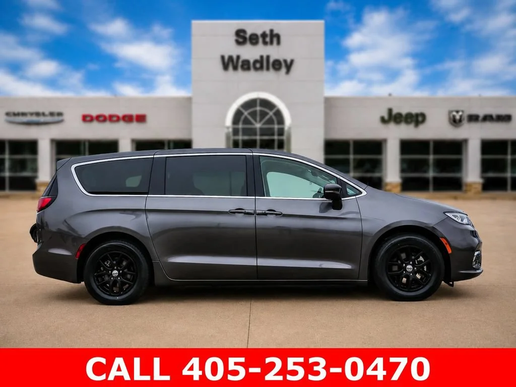 Used 2023 Gray Chrysler Touring L image 8