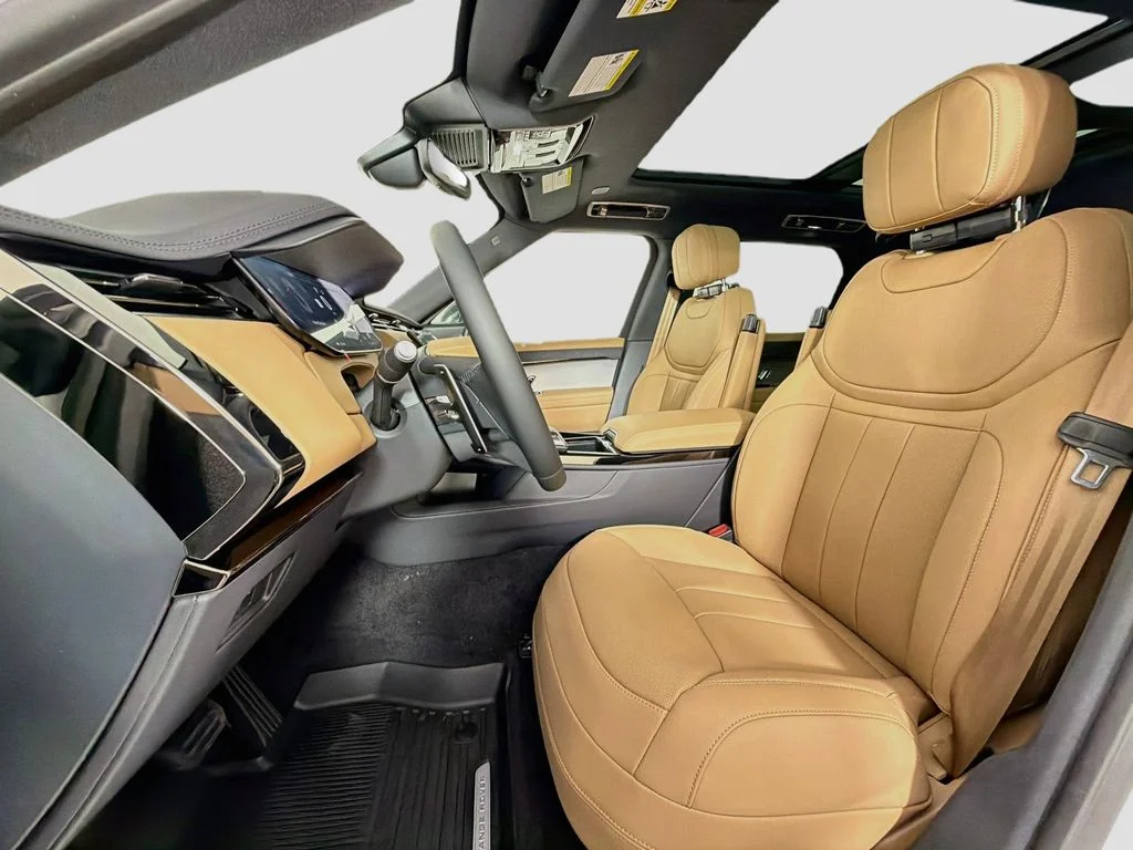 New 2027 Fuji White Land Rover SE image 22