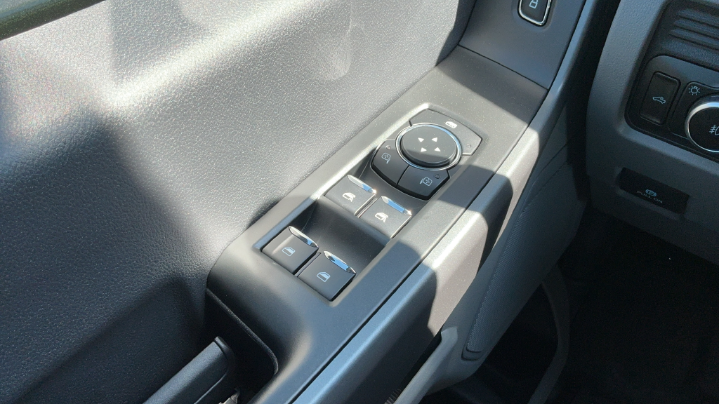 New 2026 Oxford White Ford XLT image 14