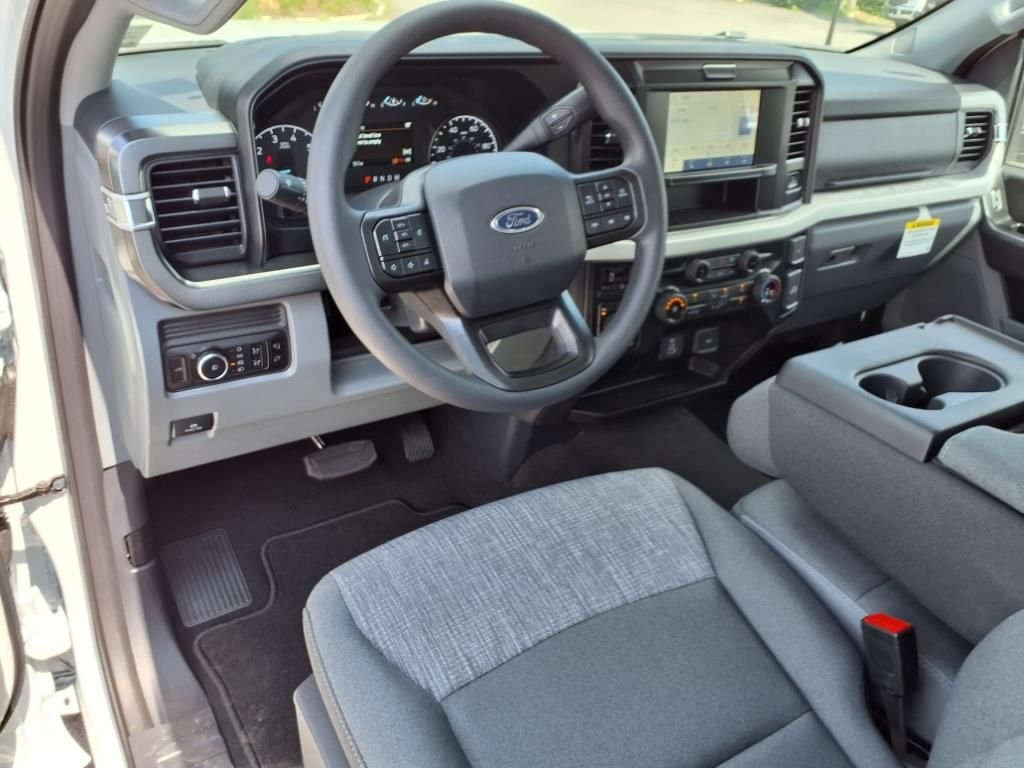 2025 Ford F-350 Super Duty XLT - Photo 6