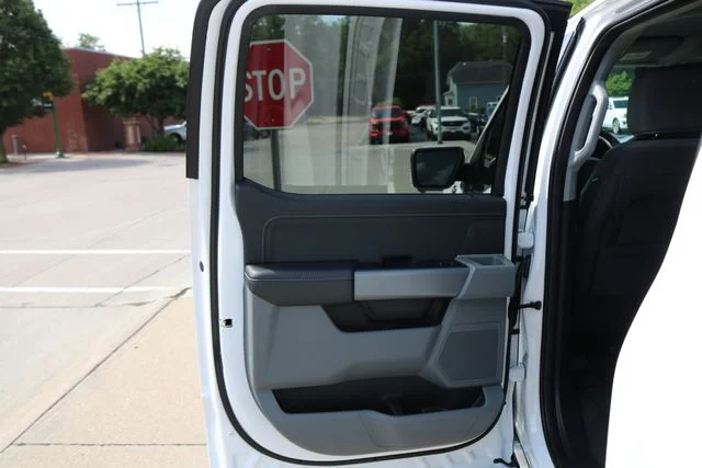 New 2026 Oxford White Ford XLT image 30