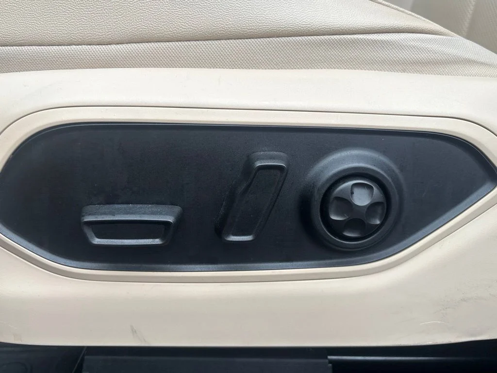 Used 2024 Gray Jeep Limited image 11