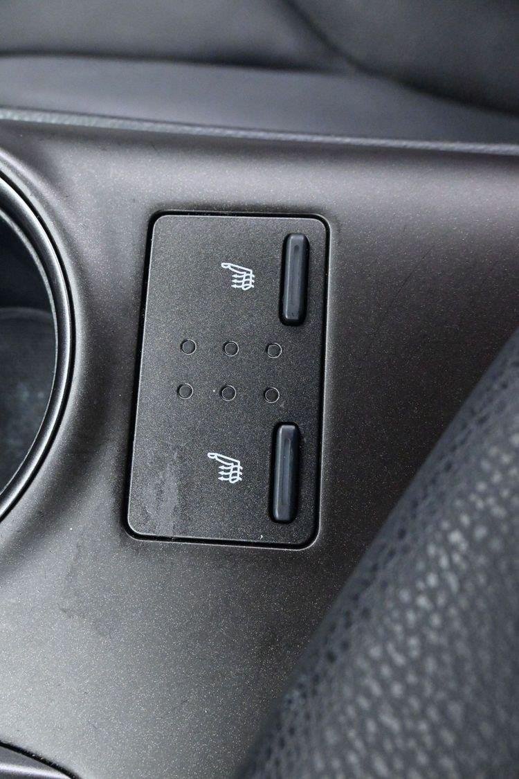 Used 2022 Wind Chill Pearl Toyota XSE image 27