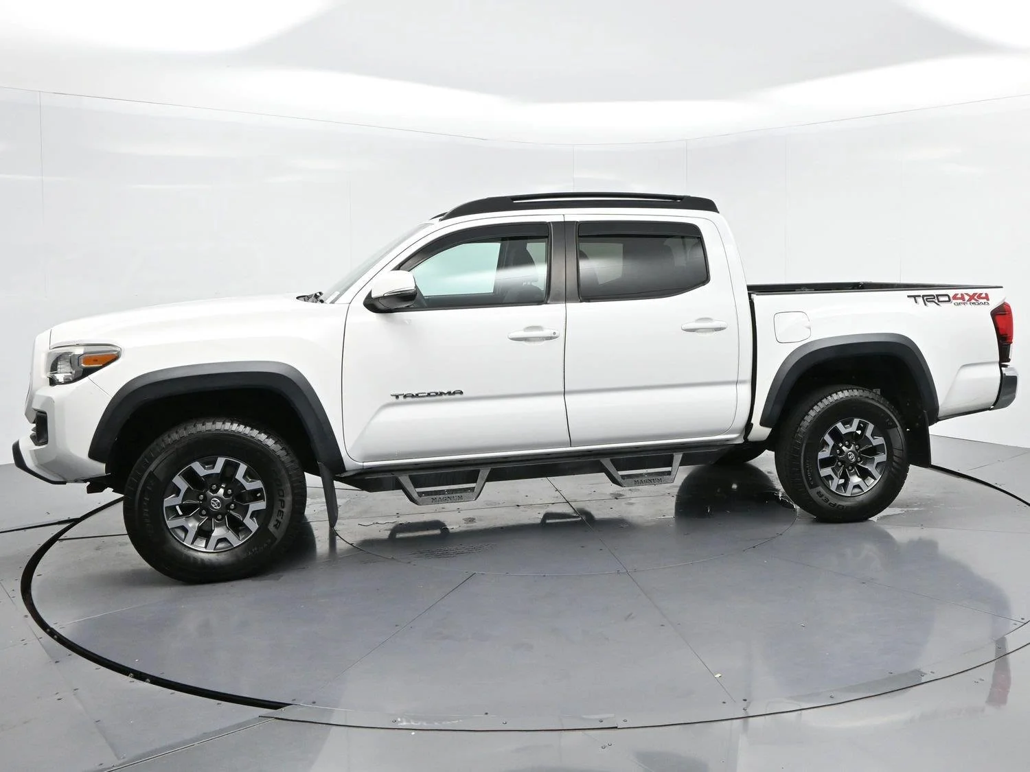 Used 2018 Super White Toyota TRD Off Road image 4