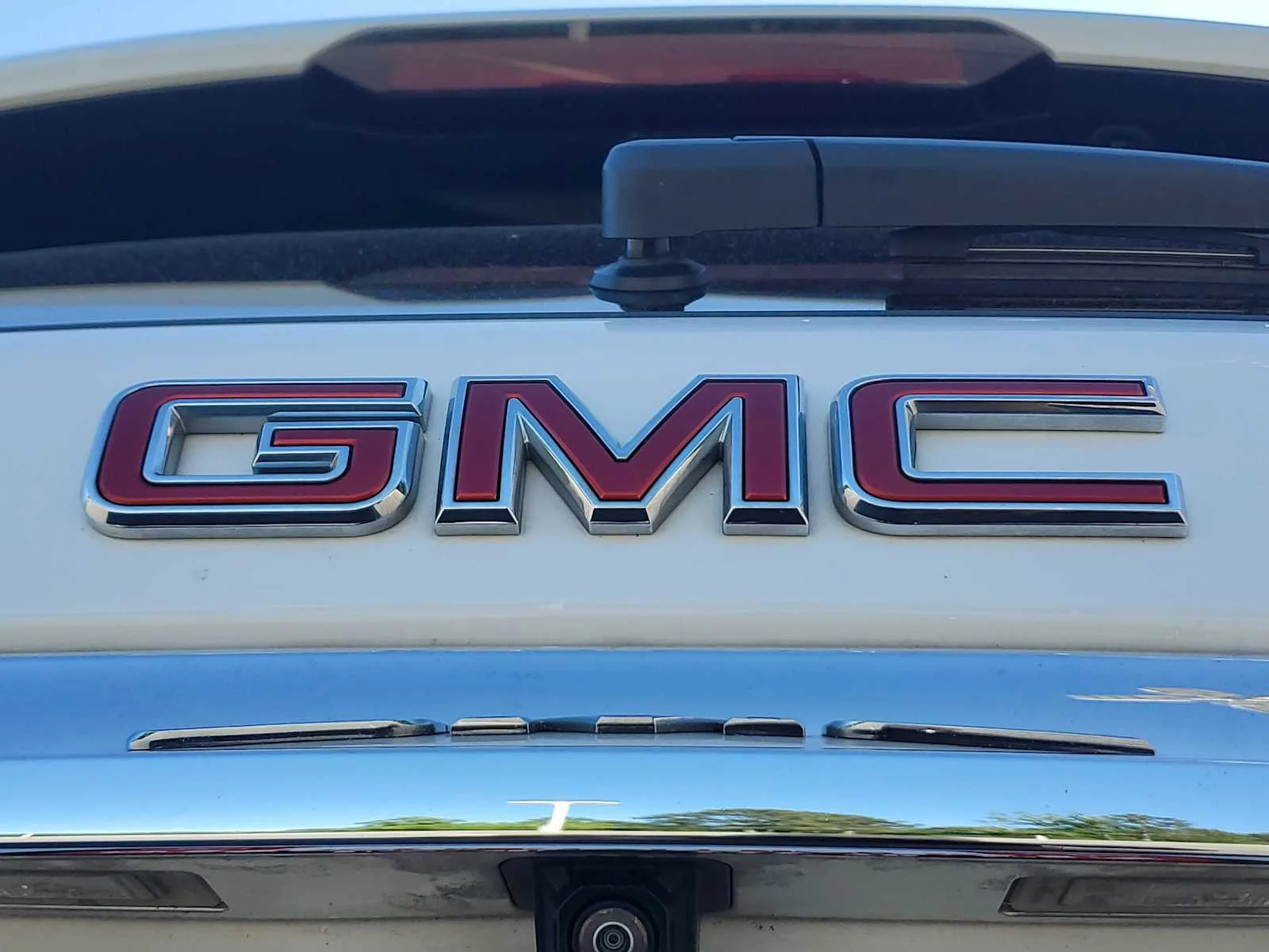 Used 2024 Summit White GMC SLT image 10
