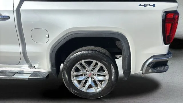 Used 2020 White GMC SLT image 38