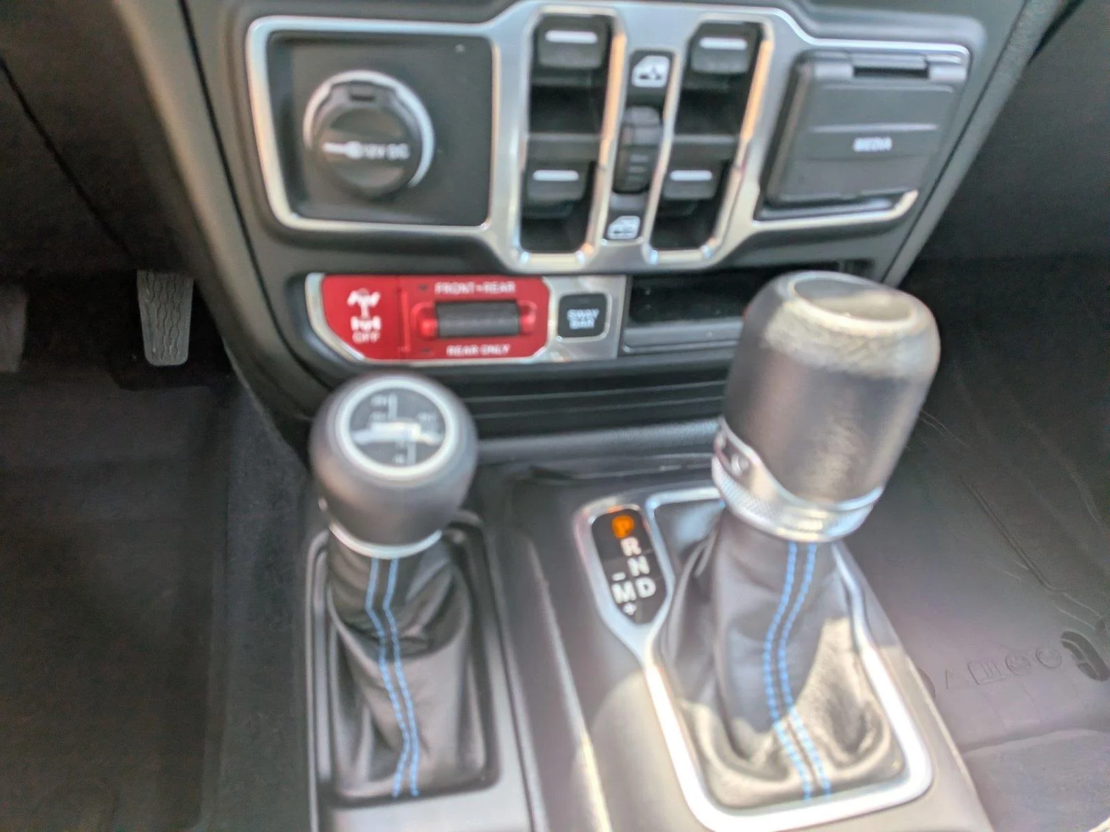 Used 2023 Bright White Clearcoat Jeep Rubicon image 27