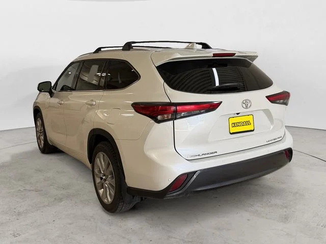 2022 Toyota Highlander Limited - Photo 3