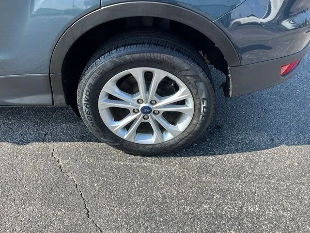 Used 2019 Green Ford SE image 6
