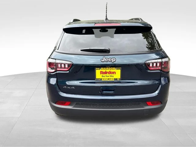 New 2026 Fathom Blue Pearl-Coat Exterior Paint Jeep Latitude image 6