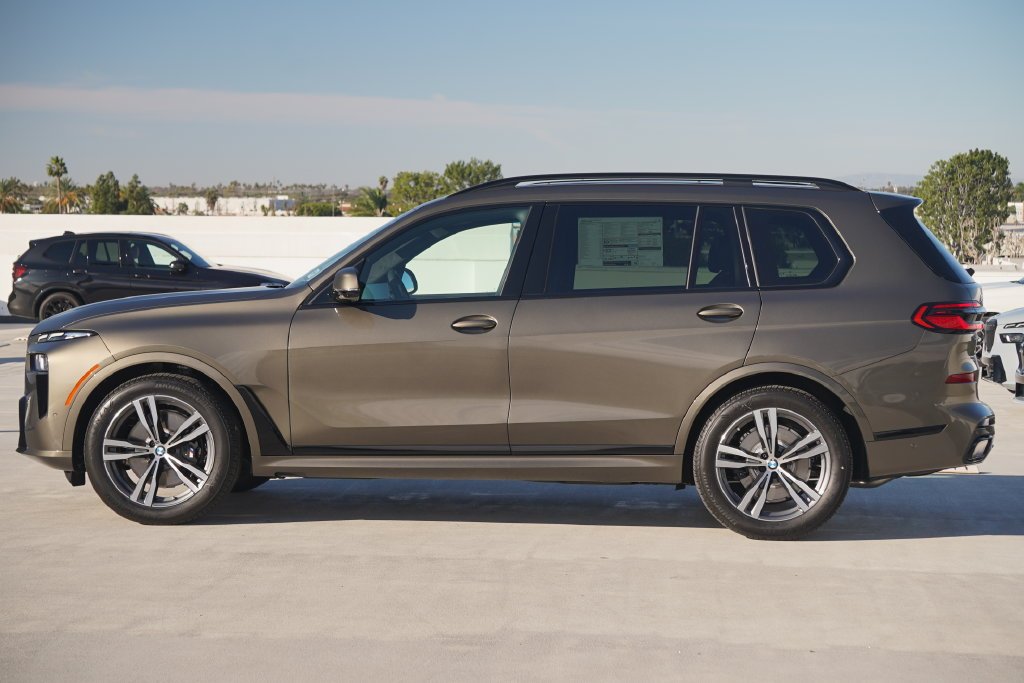 Used 2026 Manhattan Green Metallic BMW xDrive40i image 4