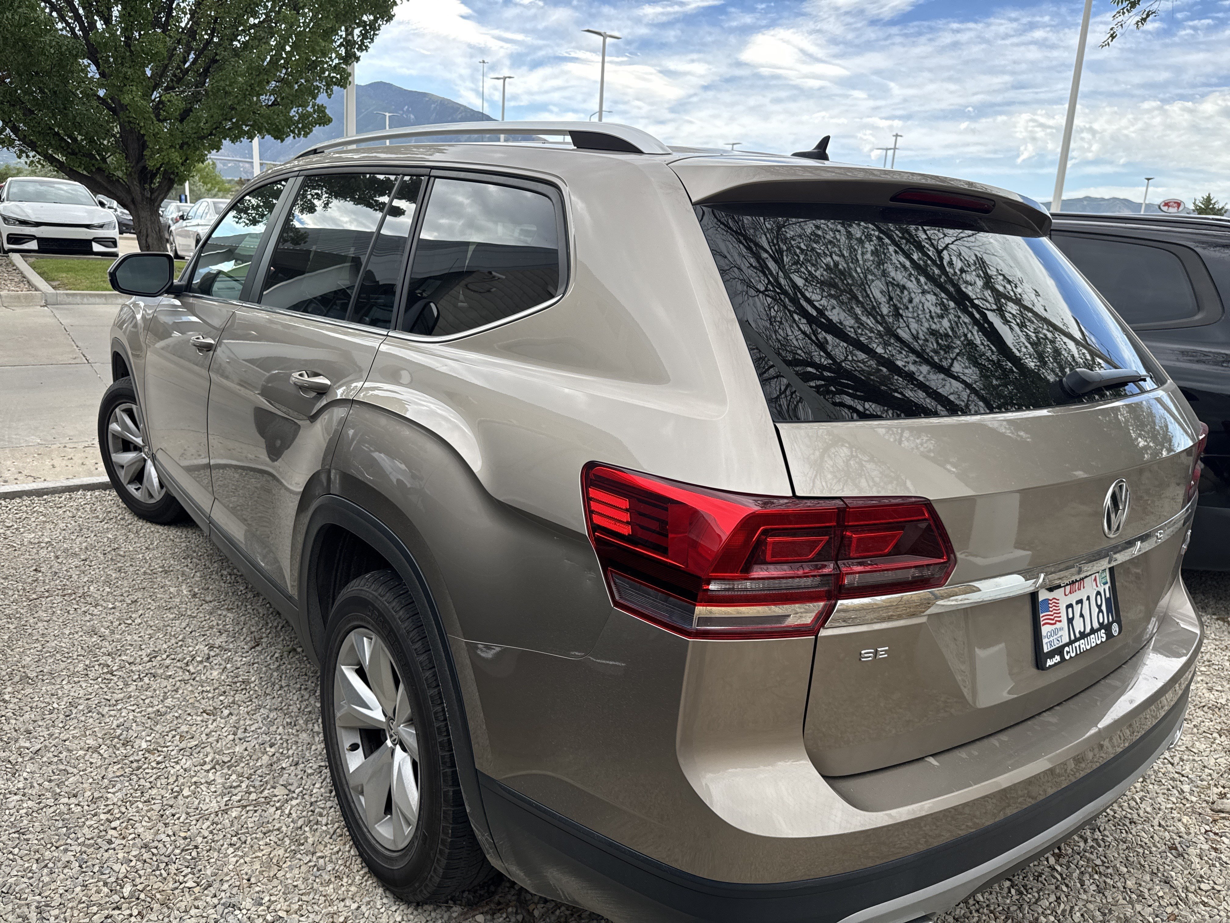Used 2018 Titanium Beige Metallic Volkswagen 3.6L V6 SE w/Technology image 6