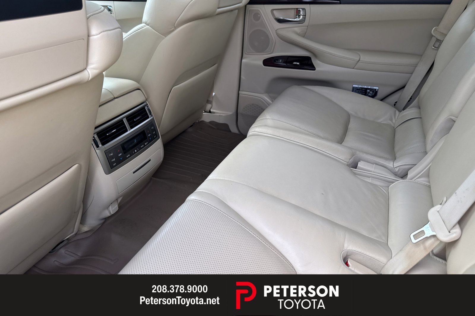 Used 2013  Lexus 570 image 11