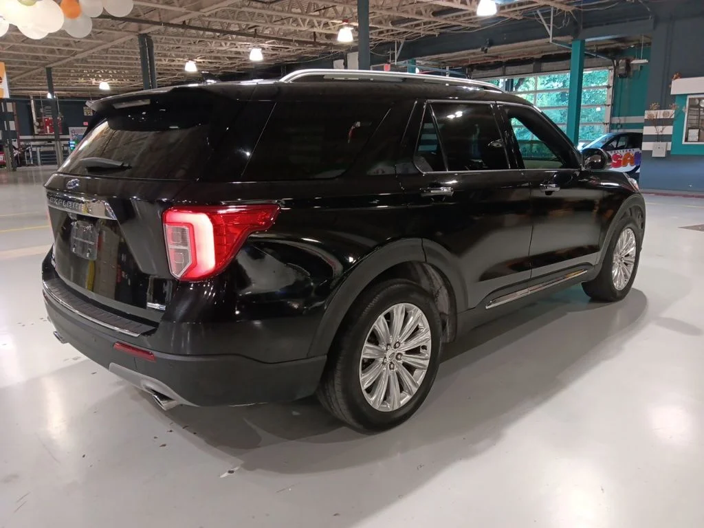 Used 2020 Black Metallic Ford Limited image 6