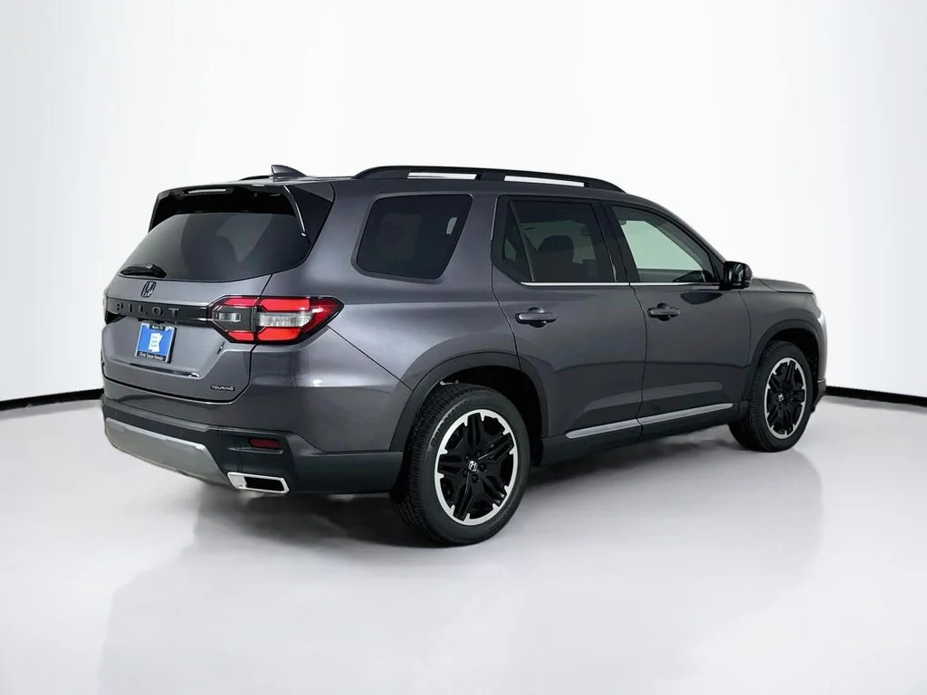 New 2026 Modern Steel Metallic Honda Touring image 7
