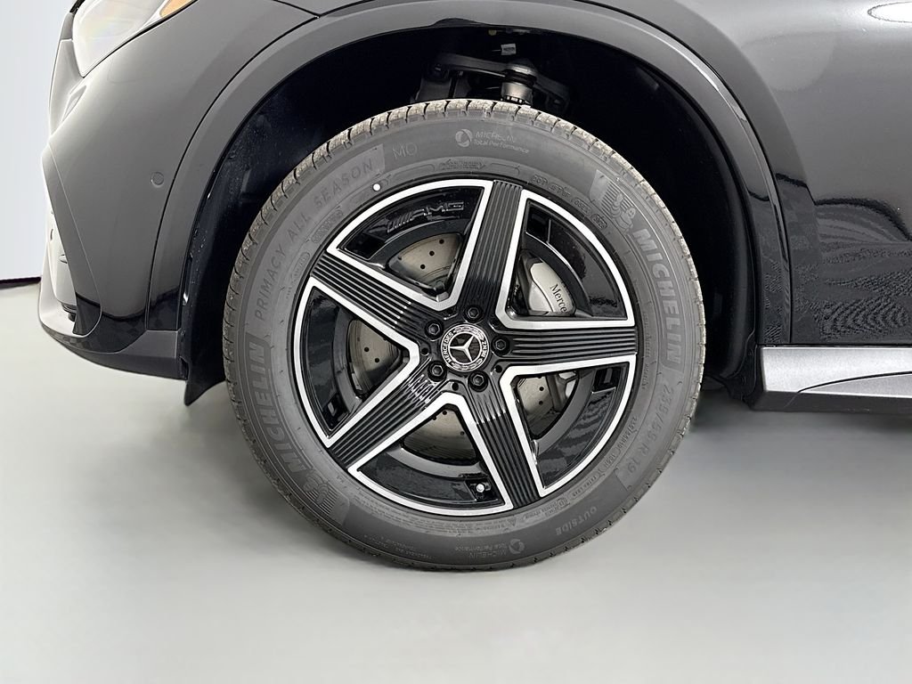 New 2026 Black Mercedes-Benz GLC 300 image 32