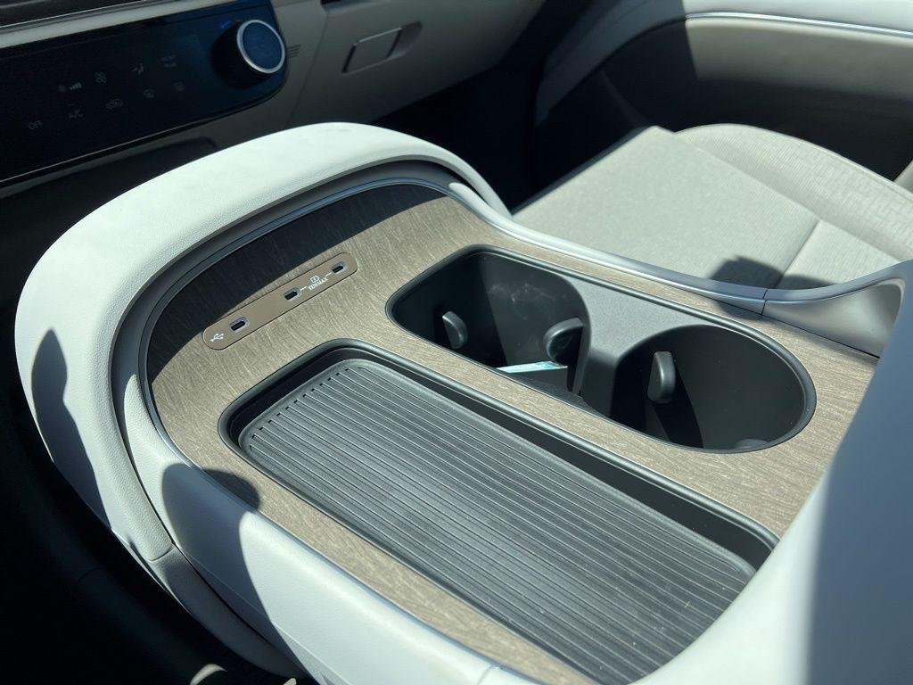 New 2026 White Hyundai SE AWD image 22