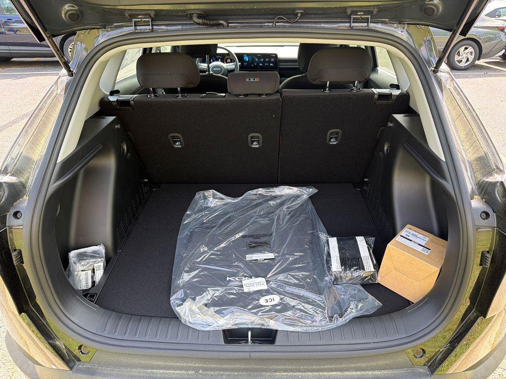New 2026 Black Hyundai SE FWD image 18
