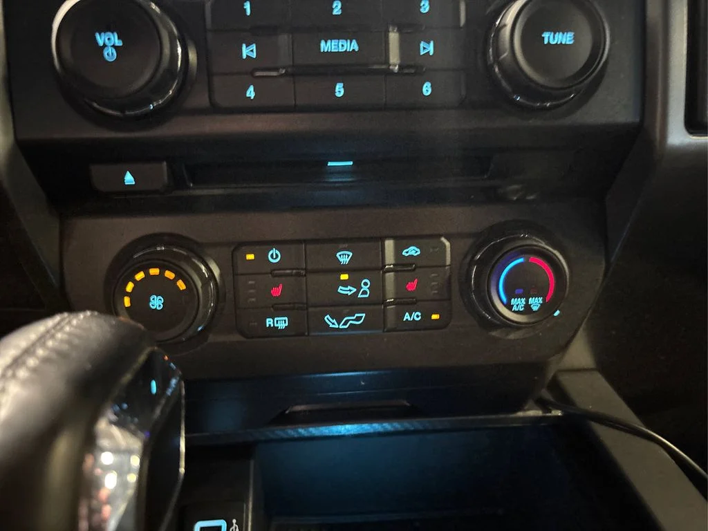 Used 2018 Shadow Black Ford XLT image 35