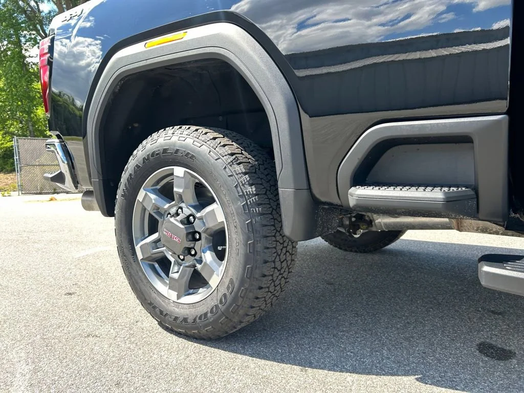 New 2026 Onyx Black GMC SLT image 31