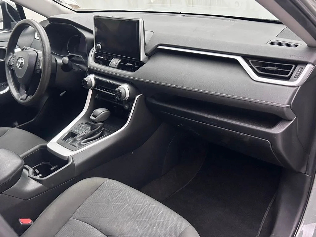 Used 2023  Toyota XLE image 18