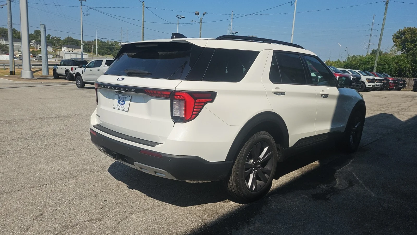 New 2027 Star White Metallic Tri-Coat Ford Active 4WD image 5