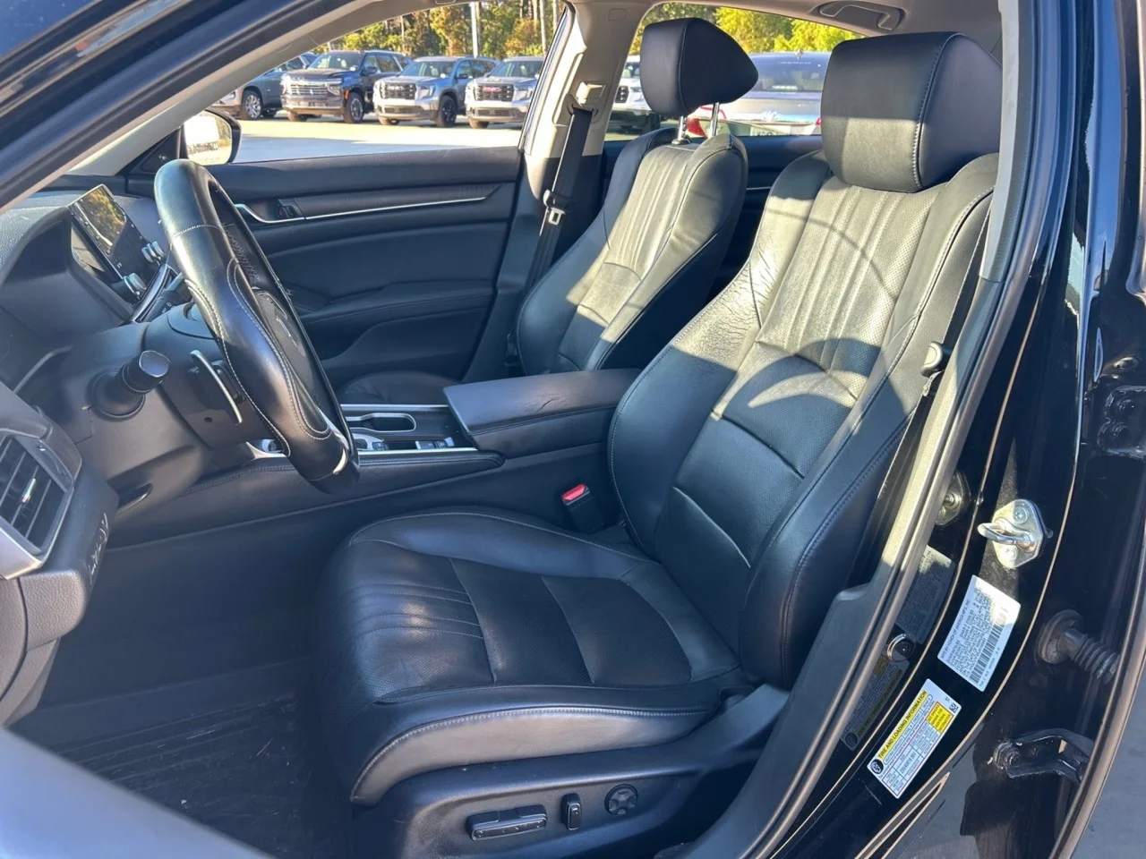 Used 2018  Honda Touring 1.5T image 18