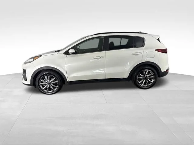 Used 2022 White Kia Nightfall image 10