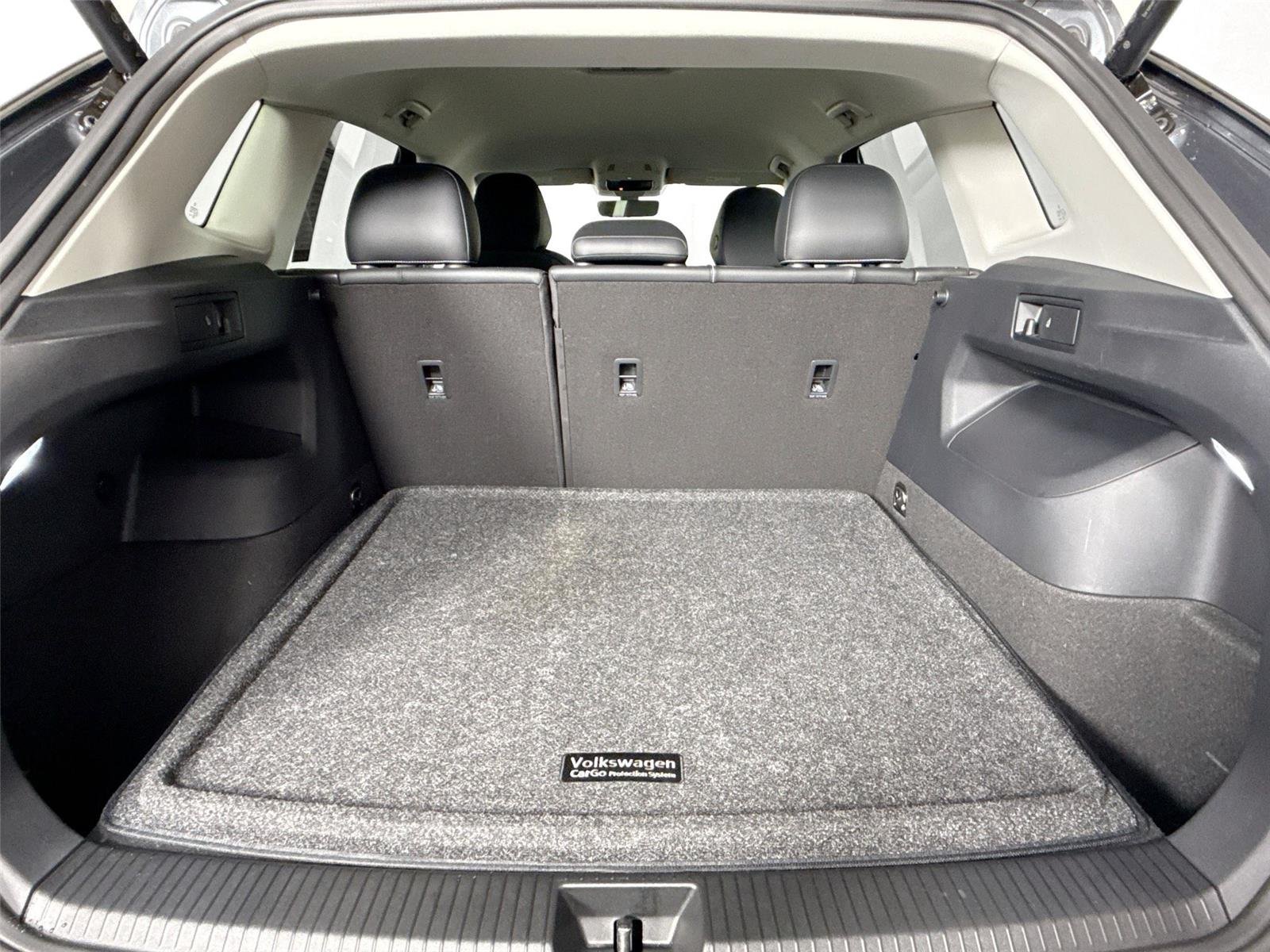 Used 2025 Platinum Gray Metallic Volkswagen SE image 36