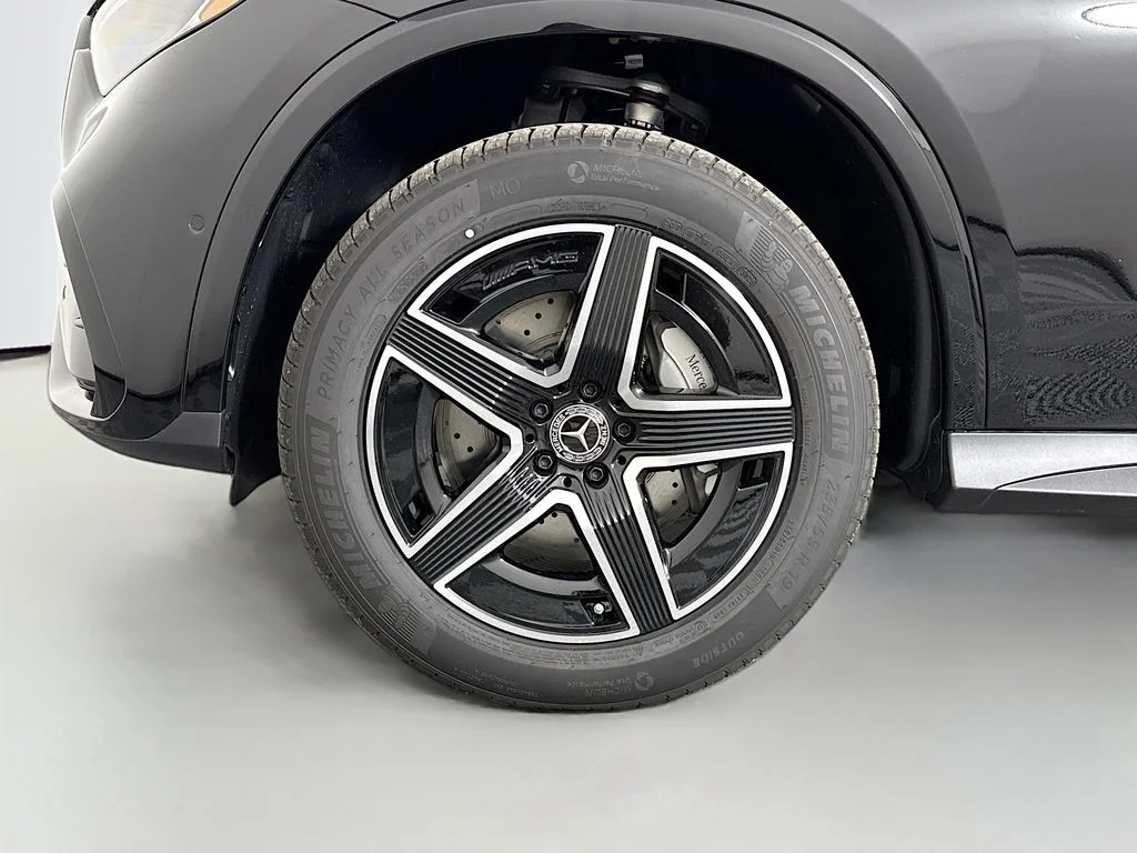 New 2026 Black Mercedes-Benz GLC 300 image 32