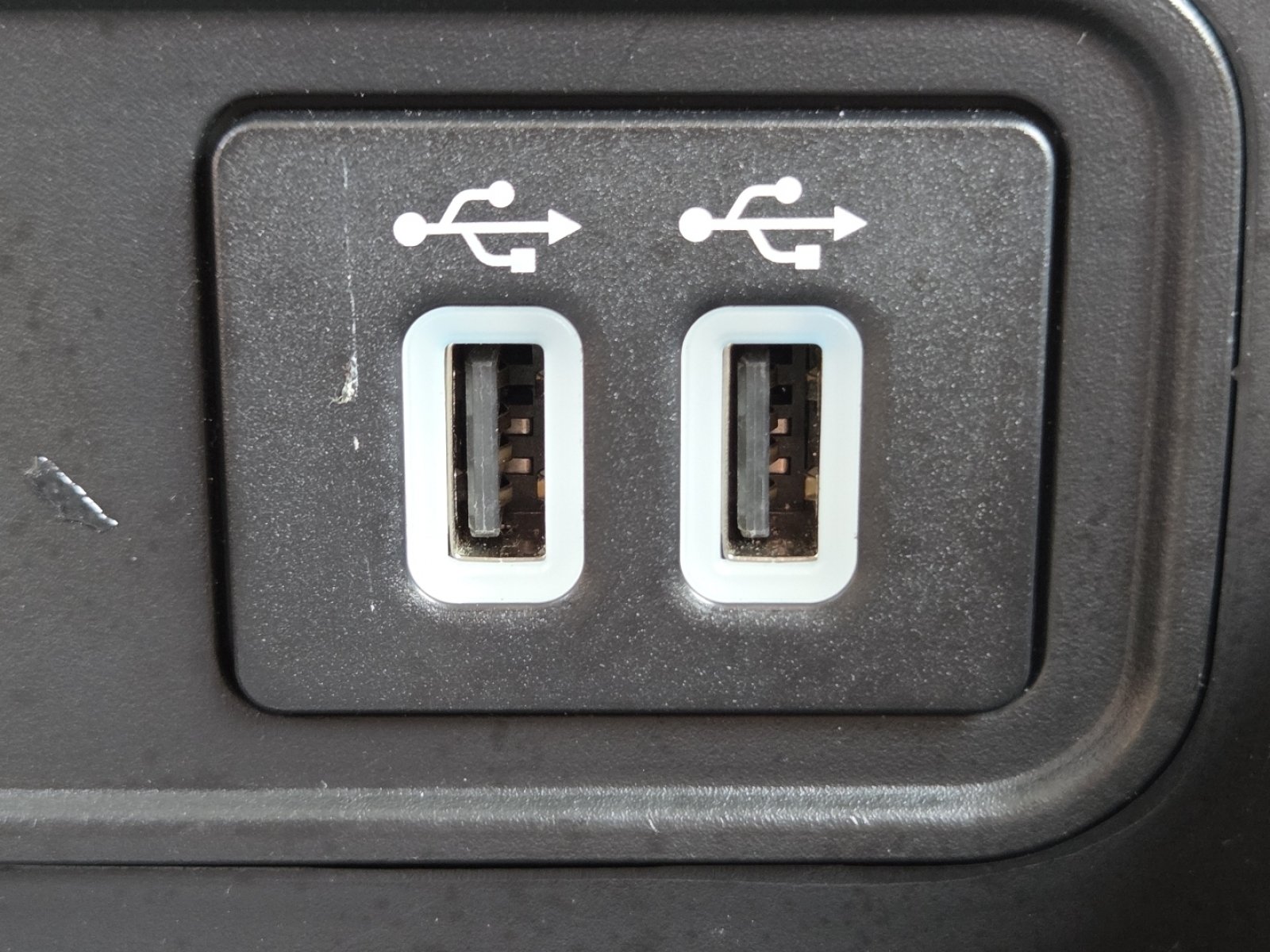Used 2022 Blue Metallic Ford SE image 6