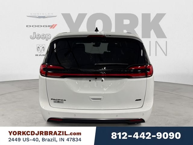 New 2026 Bright White Clear-Coat Exterior Paint Chrysler Select image 4
