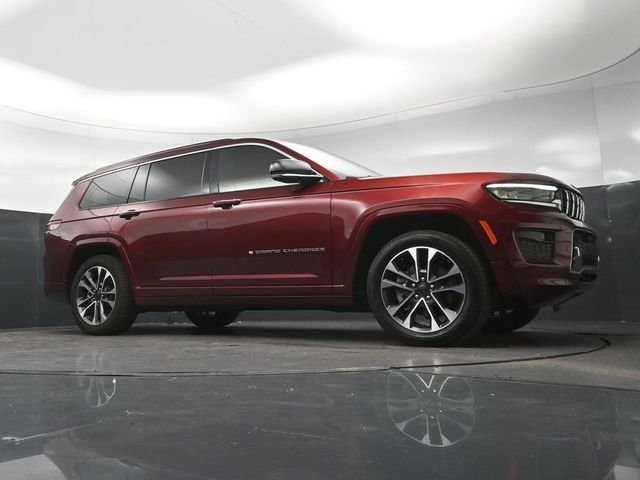 Used 2022 Velvet Jeep Overland image 24