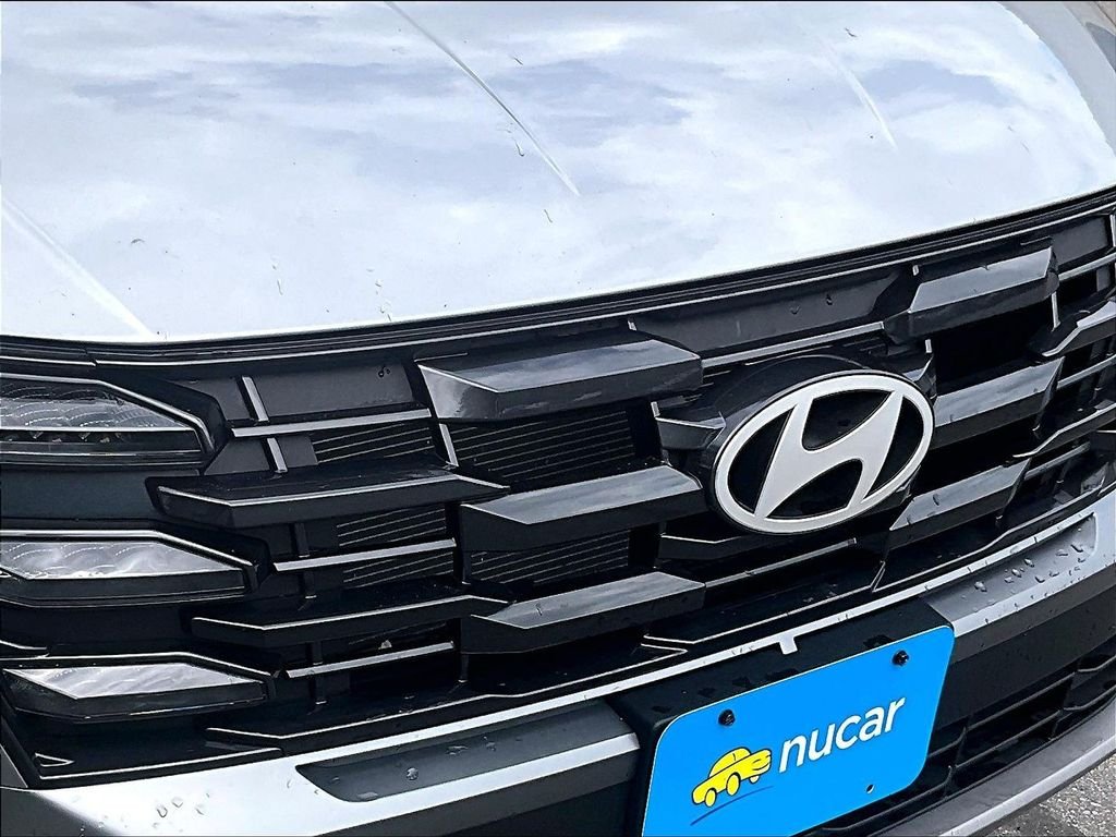 Used 2025 Shimmering Silver Hyundai SE image 31