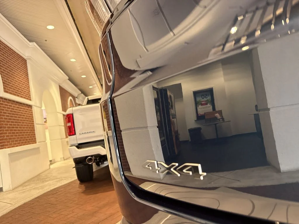 New 2026 Fathom Blue Pearl-Coat Exterior Paint (Late Availability) Jeep Limited Reserve image 5