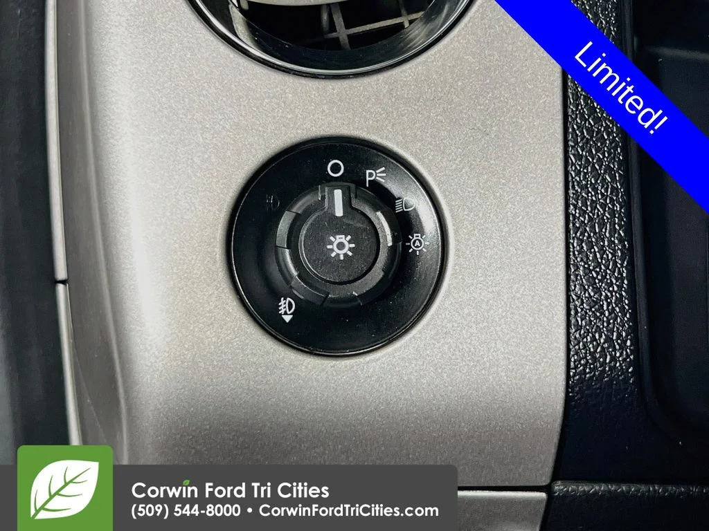 Used 2017 White Platinum Clearcoat Metallic Ford Limited image 20