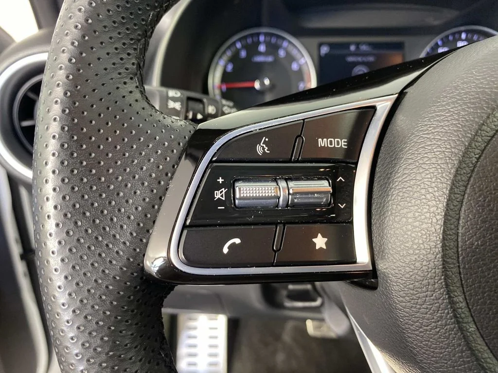 Used 2024 White Kia GT-Line image 16